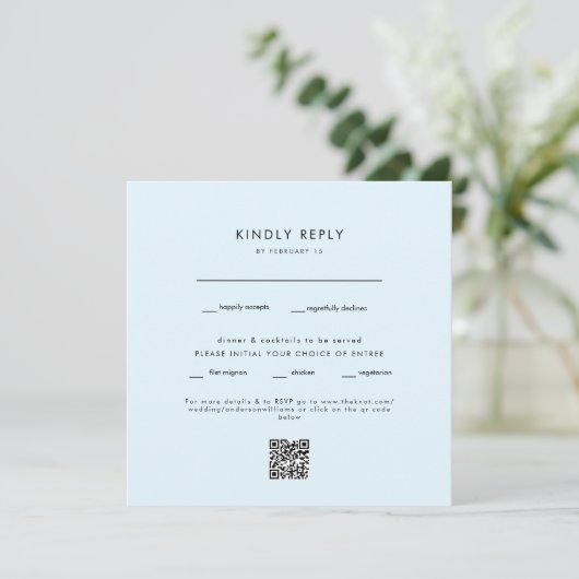 Moderne Ice Blue Square Weddenschap QR Code RSVP (Staand voorkant)