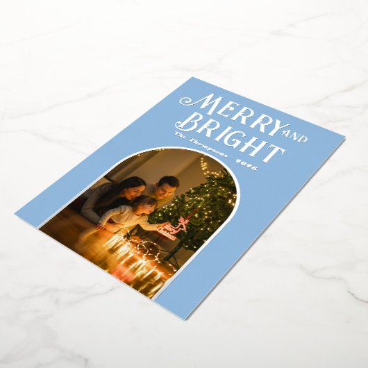 Moderne Icy Blue & Silver Kerst Foto Folie Feestdagenkaart (Gedraaid)