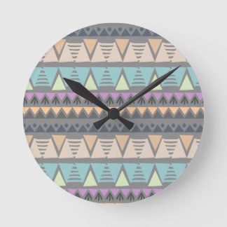 Moderne Indische geometrische driehoeken en strips Ronde Klok