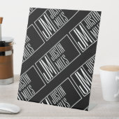 Moderne Initialen met Naam Monogram Patroon Reclamebord Met Voetstuk (Insitu)