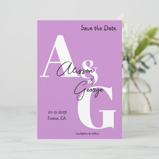 Moderne Initialen Paarse foto Save The Date (Staand voorkant)
