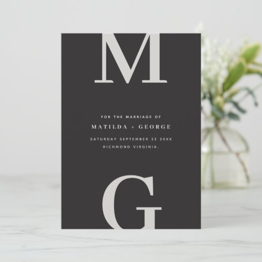 Moderne initiële grafische typografie foto bruilof save the date (Staand voorkant)