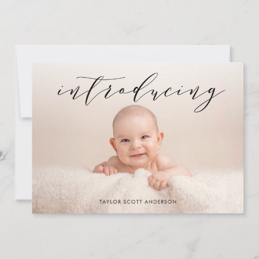 Moderne introductie Baby Foto geboorteaankondiging Kaart (Voorkant)