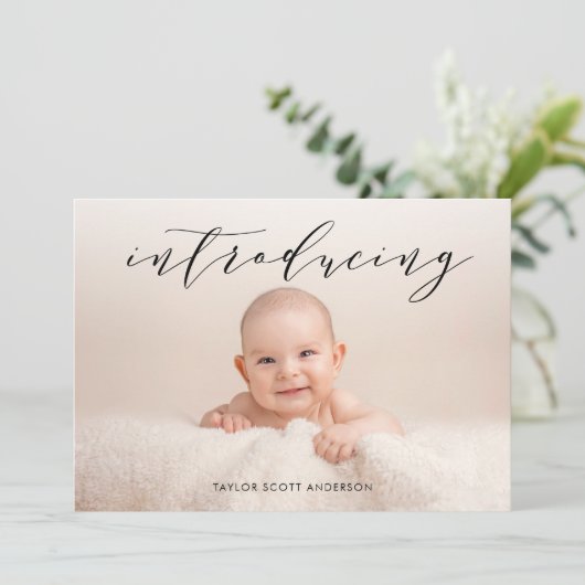 Moderne introductie Baby Foto geboorteaankondiging Kaart (Staand voorkant)