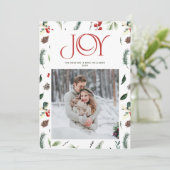 Moderne Joy Red Berry Botanische Foto Mr. & Mrs. Feestdagenkaart (Staand voorkant)