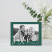 Moderne Joyful Script Groene Vakantie Foto Briefkaart (Staand voorkant)