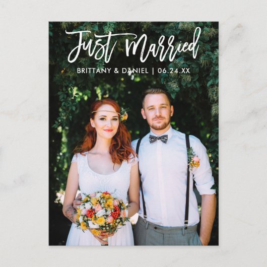 Moderne 'Just Married' Borstel Schrift Foto Huweli Briefkaart (Voorkant)
