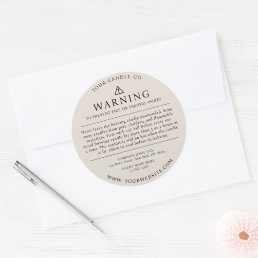 Moderne kaarsenverpakking Waarschuwingslabel Beige Ronde Sticker (Envelop)