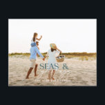 Moderne Kaart voor kerstfeestdag op strand<br><div class="desc">stijlvol kerstkaartontwerp met trendy mix van vet en script,  ruimte voor je gekozen foto aan de voorkant met strand en zee afbeelding aan de achterkant</div>