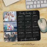 Moderne kalender 2023 3 Gepersonaliseerd het Foto  Muismat<br><div class="desc">Creëer uw eigen gepersonaliseerde, de foto van de douanekleur en de kalendermuisstootkussen met een jaar-bij-een-blik kalender van 2023, 3 foto's, een naam of een monogram of andere douanetekst in een voorgestelde moderne handgeschreven manuscripttypografie in editable wit op een editable zwarte achtergrondkleur. BIJSTAND: Neem contact op met de ontwerper VOORDAT u...</div>