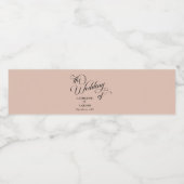 Moderne kalligrafie Beige bruiloft Waterfles Etiket (Enkel label)