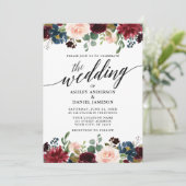 Moderne kalligrafie Burgundy Floral Blue Wedding Kaart (Staand voorkant)