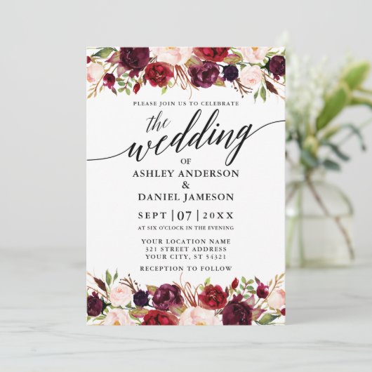 Moderne kalligrafie Burgundy Floral Elegant Weddin Kaart (Staand voorkant)