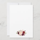 Moderne kalligrafie Burgundy Floral Striped Weddin Kaart (Achterkant)