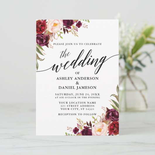 Moderne kalligrafie Burgundy Floral Wedding Kaart (Staand voorkant)