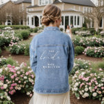 Moderne kalligrafie De bruid trouwdag Denim Jacket<br><div class="desc">Voor meer opties voor huwelijksuitnodigingen,  raadpleegt u het volledige elegante collectie voor calligrafische bruiloft: https://www.zazzle.com/collections/modern_minimalist-119052317964885904?rf=238296117664346256</div>