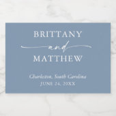 Moderne kalligrafie Dusty Blue Wedding Mini Sparkling Wijnetiket (Enkel label)