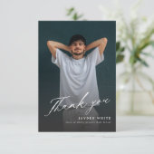 Moderne kalligrafie Eenvoudige foto Afstuderen Bedankkaart (Staand voorkant)