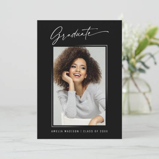 Moderne kalligrafie Elegant Ink Script Afstuderen Aankondiging (Staand voorkant)