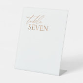 Moderne kalligrafie Elegant Wedding Table Number Reclamebord Met Voetstuk (Voorkant)