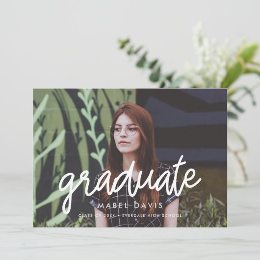 Moderne kalligrafie Foto afstuderen aankondiging (Staand voorkant)