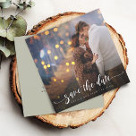 Moderne kalligrafie foto bruiloft save the date<br><div class="desc">Moderne kalligrafie met zwiepende staart en uw favoriete foto bruiloft aankondiging save the date.</div>