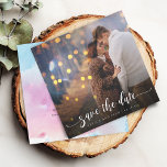 Moderne kalligrafie foto bruiloft save the date<br><div class="desc">Moderne kalligrafie met zwierige staart en uw favoriete foto bruiloft aankondiging save the date.</div>