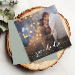 Moderne kalligrafie Fotobruiloft Save The Date<br><div class="desc">Moderne kalligrafie met swish tail en uw favoriete foto bruiloft aankondiging slaan de datum.</div>