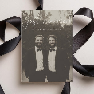Moderne kalligrafie gewoon gehuwde foto-elopement aankondiging