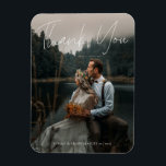 Moderne kalligrafie gewoon getrouwd Foto bedankt Magneet<br><div class="desc">Een hedendaagse en moderne bruiloft Dank U op een magneet met een beetje moderne kalligrafie voor "net getrouwd" (dit tekstelement kan in een andere kleur worden veranderd!) en uw favoriete bruiloft afbeelding op de voorkant. Geef de achterkant van deze bruiloft Keepomwille Magnet een persoonlijk signaal, geef het als een huwelijksgunst...</div>