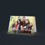 Moderne kalligrafie Happy Hanukkah-foto Vold Feestdagen Kaart<br><div class="desc">Modern Fun Calligraphy Script Happy Hanukkah Family Photo Folded Wenskaart</div>