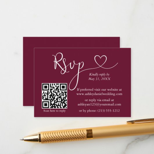 Moderne kalligrafie Hart Wedding QR RSVP Burgundy Informatiekaartje (Voorkant / Achterkant in situ)