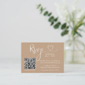 Moderne kalligrafie Hart Wedding QR RSVP Taupe Informatiekaartje (Staand voorkant)