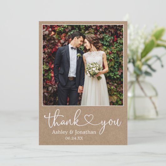 Moderne kalligrafie Hartfoto bruiloft Kraft Bedankkaart (Staand voorkant)