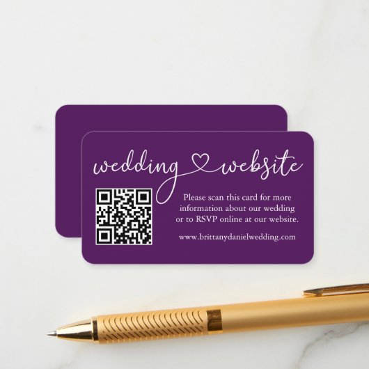 Moderne kalligrafie Heart Wedding Website QR Paars Informatiekaartje (Voorkant / Achterkant in situ)