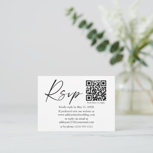Moderne kalligrafie-inktscript QR Weddenschap RSVP Informatiekaartje (Staand voorkant)