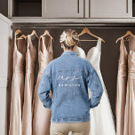 Moderne kalligrafie mevrouw trouwdag denim jacket<br><div class="desc">Voor meer opties voor huwelijksuitnodigingen,  raadpleegt u het volledige elegante collectie voor calligrafische bruiloft: https://www.zazzle.com/collections/modern_minimalist-119052317964885904?rf=238296117664346256</div>