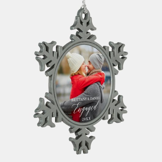 Moderne kalligrafie Paar Photo Engaged Tin Sneeuwvlok Ornament (Links)