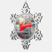 Moderne kalligrafie Paar Photo Engaged Tin Sneeuwvlok Ornament (Rechts)