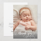 Moderne kalligrafie Pasgeboren Baby Foto Dank u Bedankkaart (Voorkant / Achterkant)