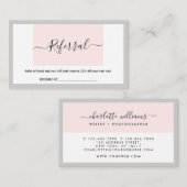 Moderne kalligrafie Pastel Roze & Light Grey Refer Visitekaartje (Voorkant / Achterkant)