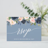 Moderne kalligrafie Stoffig Blauw Roze Bloemen RSVP Kaartje (Staand voorkant)