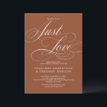 Moderne kalligrafie Terracotta houdt gewoon van tr Kaart<br><div class="desc">Een tijdloos terracotta dessertthema en elegante huwelijksuitnodiging met verfijnd kalligrafiescript op een klassieke achtergrond,  perfect voor een formele en verfijnde huwelijksviering. Voor maatwerk of extra producten met dit ontwerp,  neem dan gerust contact met mij op.</div>