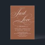 Moderne kalligrafie Terracotta houdt gewoon van tr Kaart<br><div class="desc">Een tijdloos terracotta dessertthema en elegante huwelijksuitnodiging met verfijnd kalligrafiescript op een klassieke achtergrond,  perfect voor een formele en verfijnde huwelijksviering. Voor maatwerk of extra producten met dit ontwerp,  neem dan gerust contact met mij op.</div>