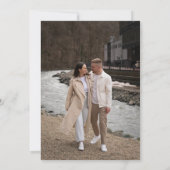 Moderne kalligrafie tijdloze gouden en witte bruil save the date (Achterkant)