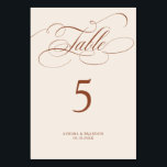 Moderne kalligrafie tijdloze Terracotta bruiloft Kaart<br><div class="desc">Een tijdloos terracotta dessertthema en een elegant trouwtafelnummer met verfijnd kalligrafiescript op een klassieke achtergrond,  perfect voor een formele en verfijnde huwelijksviering. Voor maatwerk of extra producten met dit ontwerp,  neem dan gerust contact met mij op.</div>