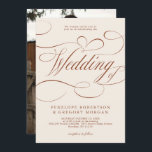 Moderne kalligrafie Tijdloze Terracotta bruiloft Kaart<br><div class="desc">Een tijdloze en elegante terracotta herfst thema huwelijksuitnodiging met verfijnde kalligrafie script op een elegante achtergrond,  ideaal voor een formele en verfijnde bruiloft. Voor maatwerk of extra producten met dit ontwerp,  neem dan gerust contact met mij op.</div>