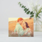 Moderne Kalligrafie Trouwfoto Save the Date Aankondigingskaart (Staand voorkant)