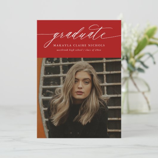 Moderne kalligrafie Twee foto-rood Afstuderen Aankondiging (Staand voorkant)