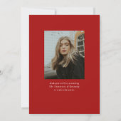 Moderne kalligrafie Twee foto-rood Afstuderen Aankondiging (Achterkant)